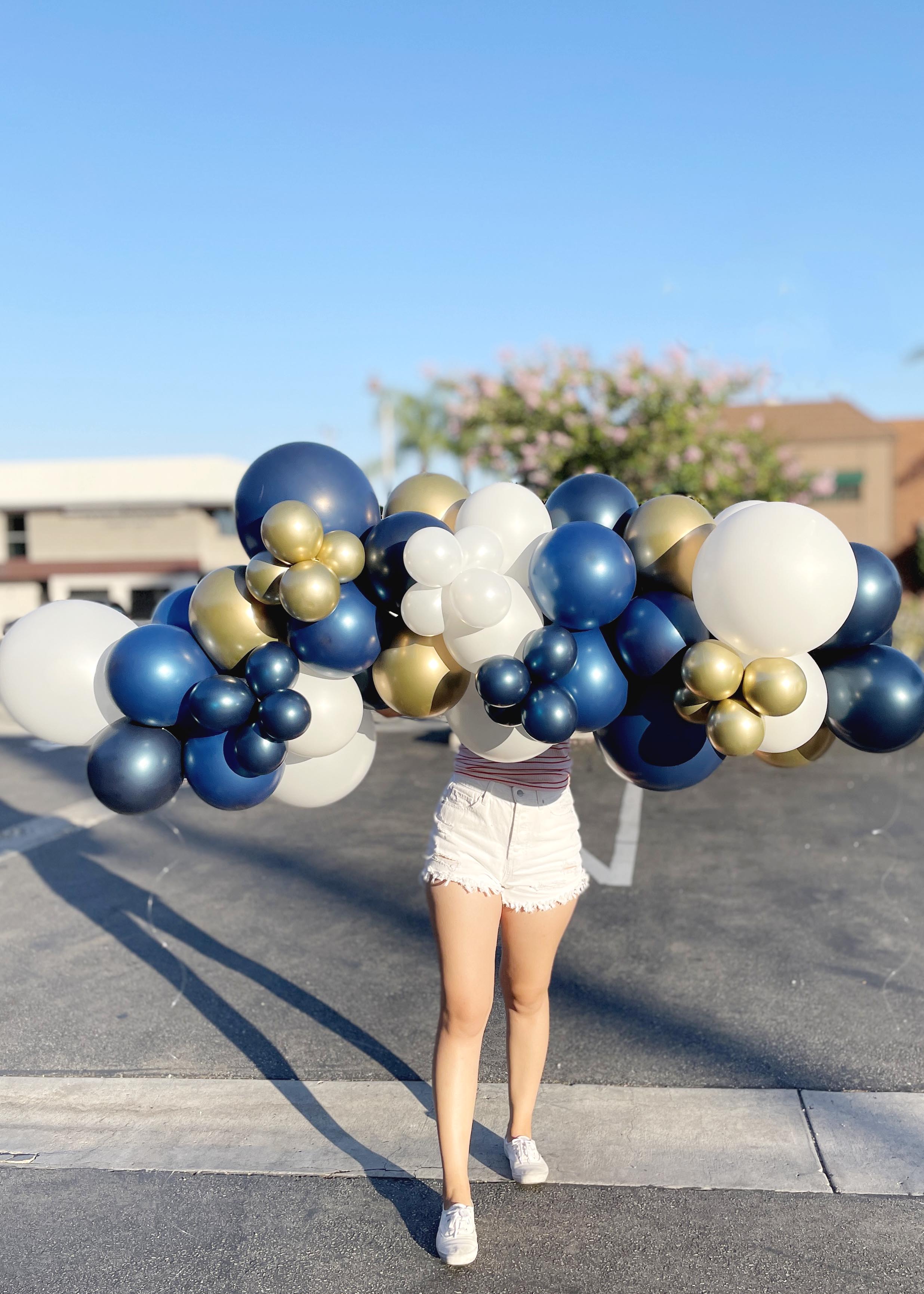 http://www.ohshiny.co/cdn/shop/products/Nauticalballoongarland.jpg?v=1629763156